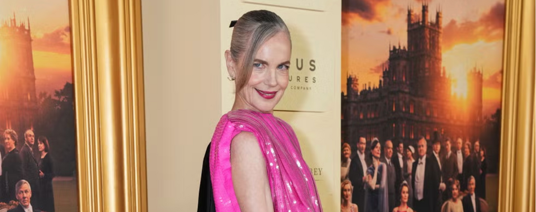 Elizabeth McGovern turns heads in colour-block chic at Downton Abbey premiere